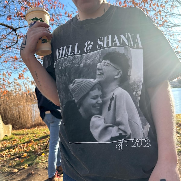 レトロカップルTシャツ｜ペット写真＆お名前カスタム 夫婦・カップル専用  記念日ギフト 誕生日プレゼント 男女兼用