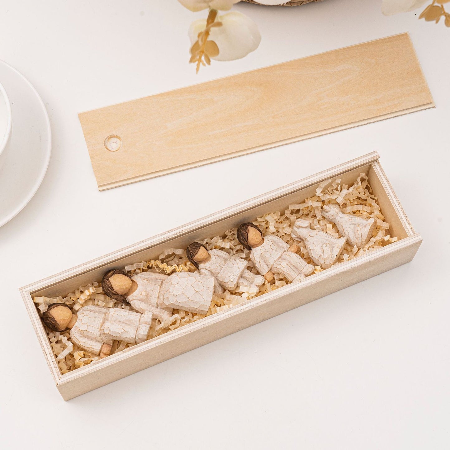 家族の絆をカタチに 記念日オブジェ｜木製ボックスに座るフィギュアセット名前＆メッセージ刻印可能 母の日・父の日・記念日のギフトに01